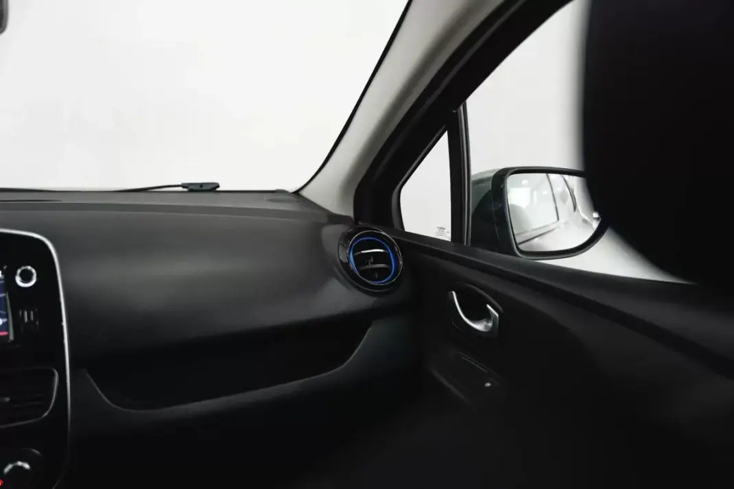 Renault Clio 2019 - 13950 EUR, 33271 km - 33271km - foto 50 de 59