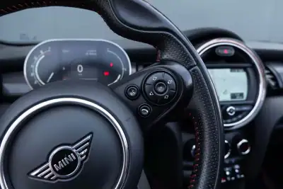 MINI Cooper 2021 - 25999 EUR, 94000 km - AUTO.MOTO.pt - 94000km - foto 8 de 38