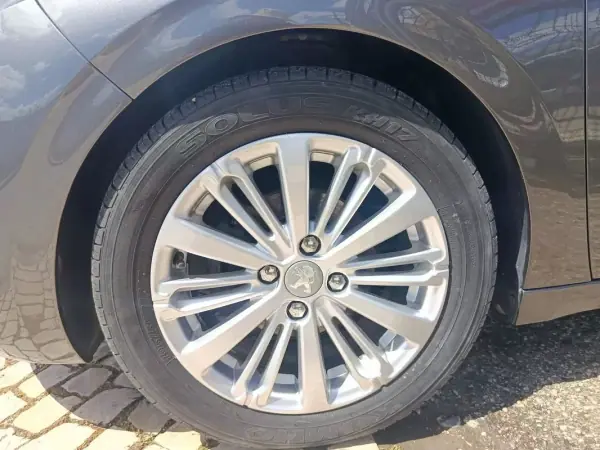 Peugeot 208 2019 - 11900 EUR, 104199 km - AUTO.MOTO.pt - 104199km - foto 7 de 26