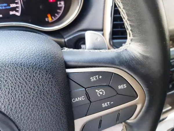 Jeep Grand Cherokee 2016 - 34950 EUR, 135350 km - AUTO.MOTO.pt - 135350km - foto 36 de 60
