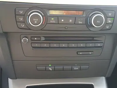 BMW 318 2011 - 10750 EUR, 300000 km - AUTO.MOTO.pt - 300000km - foto 39 de 42