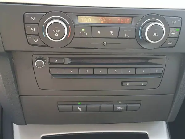 BMW 318 2011 - 10750 EUR, 300000 km - AUTO.MOTO.pt - 300000km - foto 39 de 42