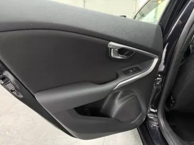 Volvo V40 2015 - 10990 EUR, 187405 km - AUTO.MOTO.pt - 187405km - foto 6 de 18