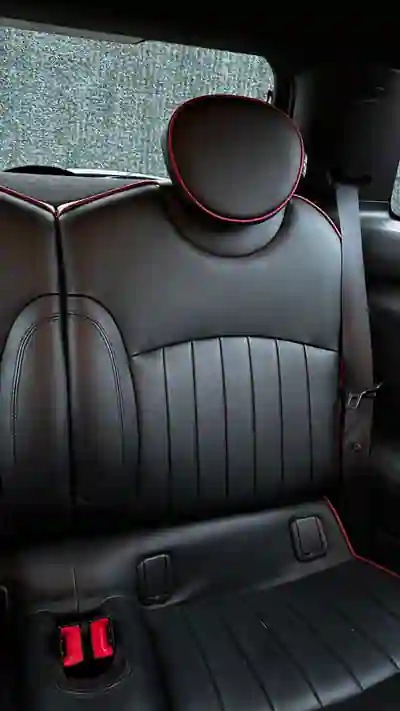 MINI John Cooper Works 2012 - 14990 EUR, 165000 km - AUTO.MOTO.pt - 165000km - foto 11 de 12
