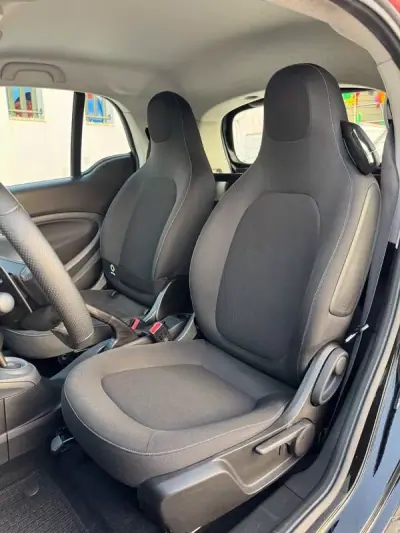 Smart ForTwo Coupé 2019 - 12750 EUR, 70000 km - AUTO.MOTO.pt - 70000km - foto 12 de 27