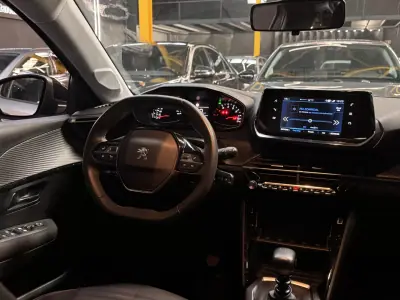 Peugeot 208 2023 - 14990 EUR, 87800 km - AUTO.MOTO.pt - 87800km - foto 19 de 30