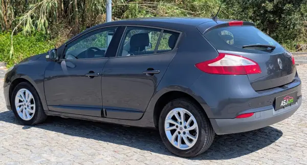 Renault Mégane 2012 - 5500 EUR, 275944 km - AUTO.MOTO.pt - 275944km - foto 10 de 20