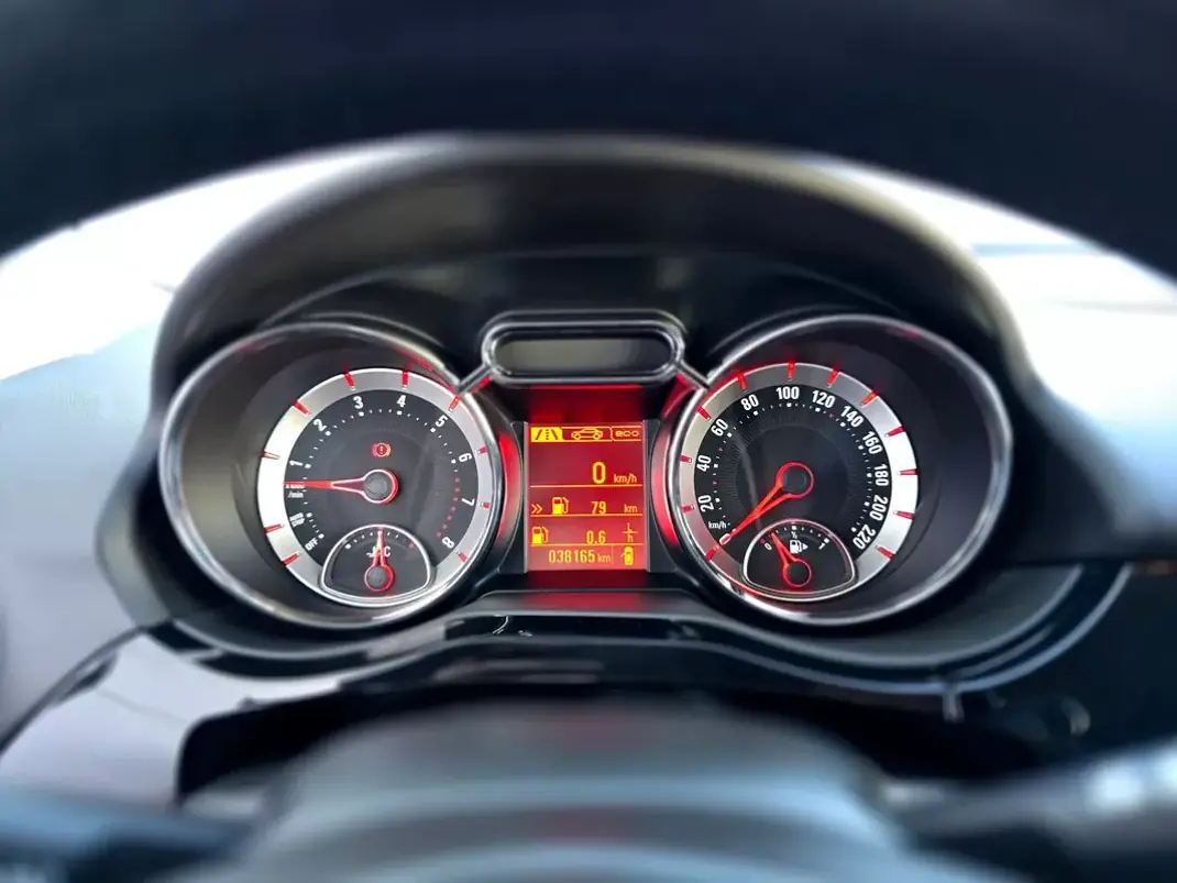 Opel Adam 2019 - 11900 EUR, 38000 km - AUTO.MOTO.pt - 38000km - foto 18 de 36