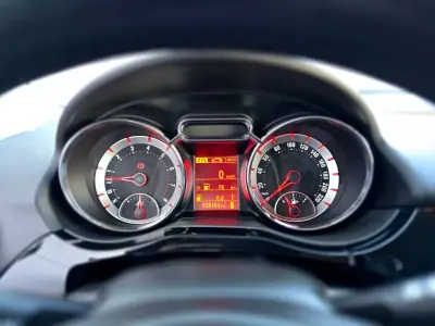 Opel Adam 2019 - 11900 EUR, 38000 km - AUTO.MOTO.pt - 38000km - foto 18 de 36