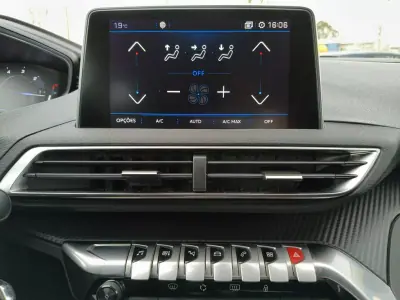 Peugeot 3008 2018 - 15990 EUR, 200391 km - AUTO.MOTO.pt - 200391km - foto 23 de 25