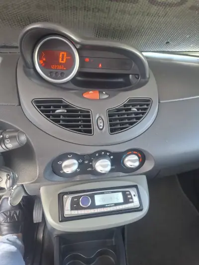 Renault Twingo 2013 - 7945 EUR, 122382 km - AUTO.MOTO.pt - 122382km - foto 8 de 11