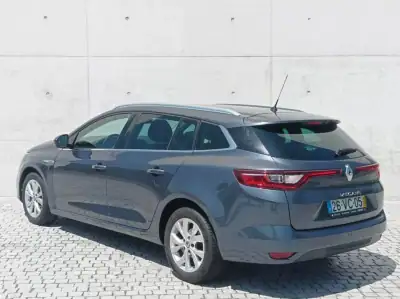 Renault Mégane Sport Tourer 2018 - 10990 EUR, 254300 km - AUTO.MOTO.pt - 254300km - foto 5 de 14