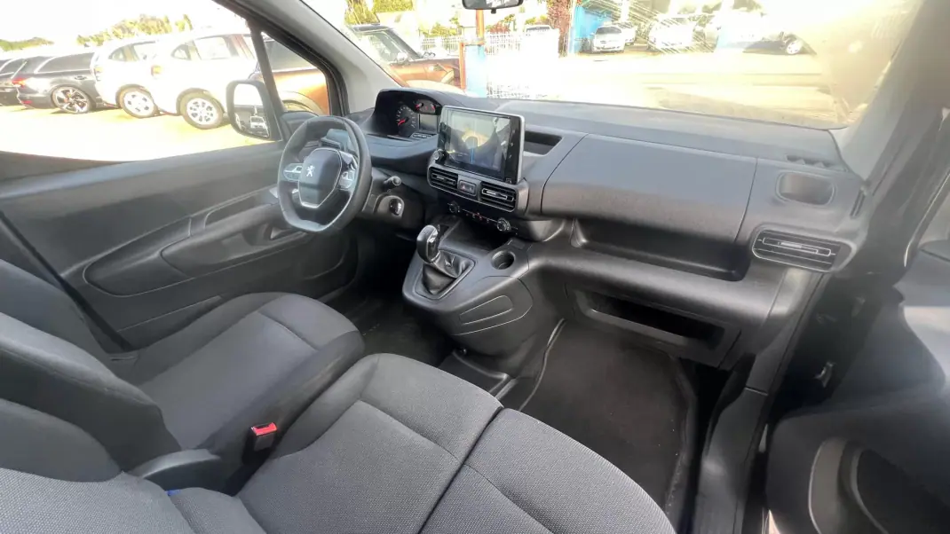 Peugeot PARTNER LONGA / 40 MIL KM / 2023 / IVA DEDUTIVEL 2021 - 14750 EUR, 99000 km - AUTO.MOTO.pt - 99000km - foto 6 de 7