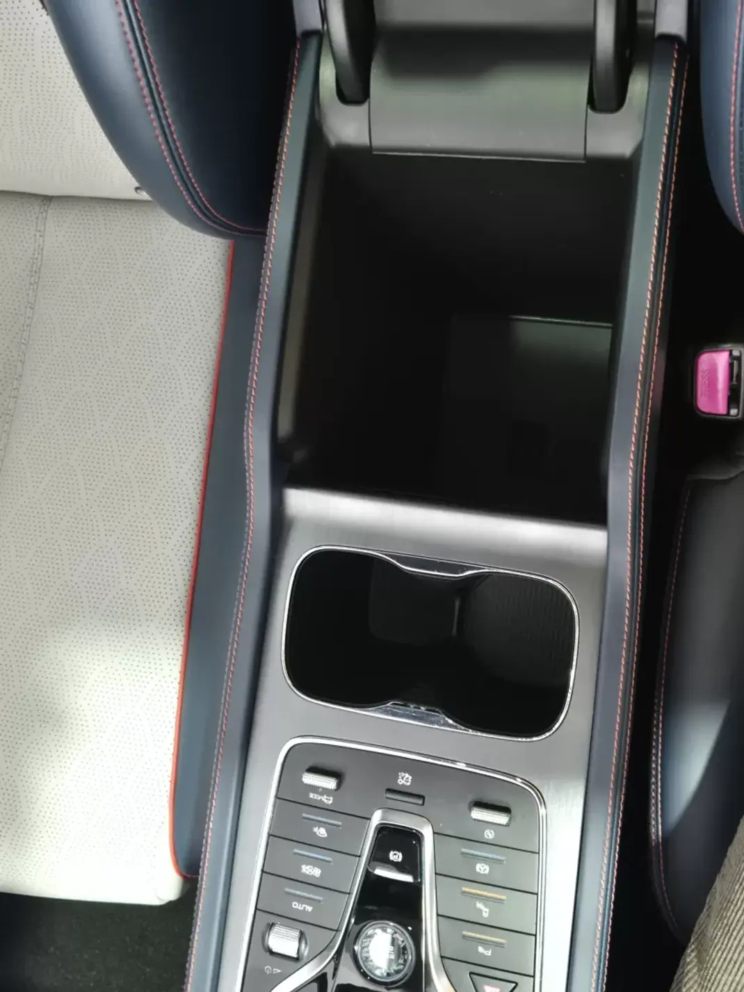 BYD Atto 3 2022 - 27500 EUR, 67500 km - AUTO.MOTO.pt - 67500km - foto 35 de 39