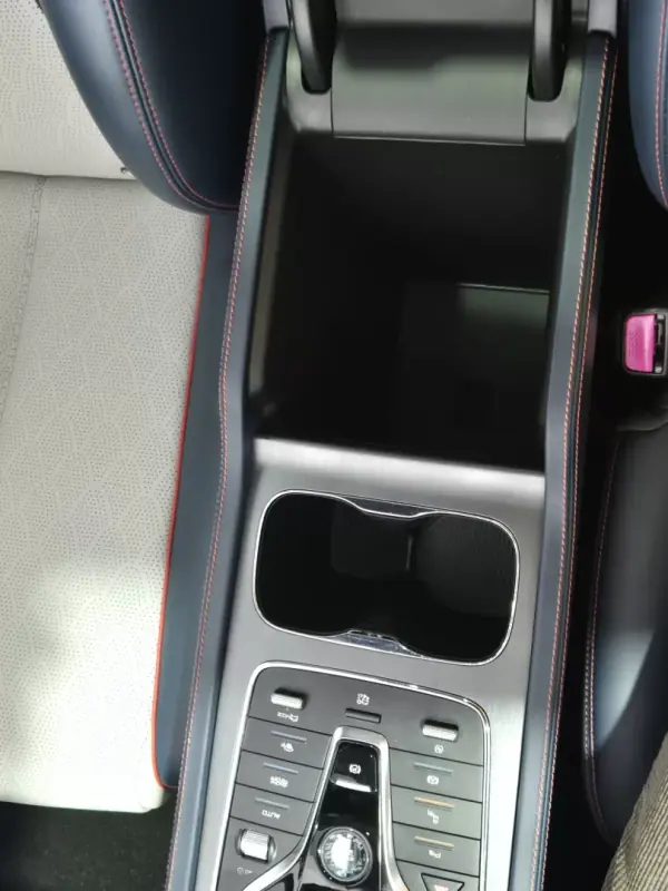 BYD Atto 3 2022 - 27500 EUR, 67500 km - AUTO.MOTO.pt - 67500km - foto 35 de 39