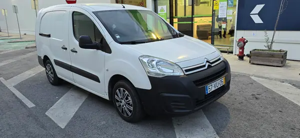 Citroën Berlingo 1.6 BlueHDi Feel 2018 - 8000 EUR, 175000 km - AUTO.MOTO.pt - 175000km - foto 5 de 13