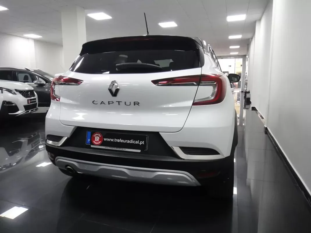 Renault Captur 2020 - 16500 EUR, 76000 km - AUTO.MOTO.pt - 76000km - foto 8 de 23