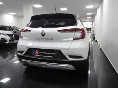 Renault Captur 2020 - 16500 EUR, 76000 km - AUTO.MOTO.pt - 76000km - foto 8 de 23