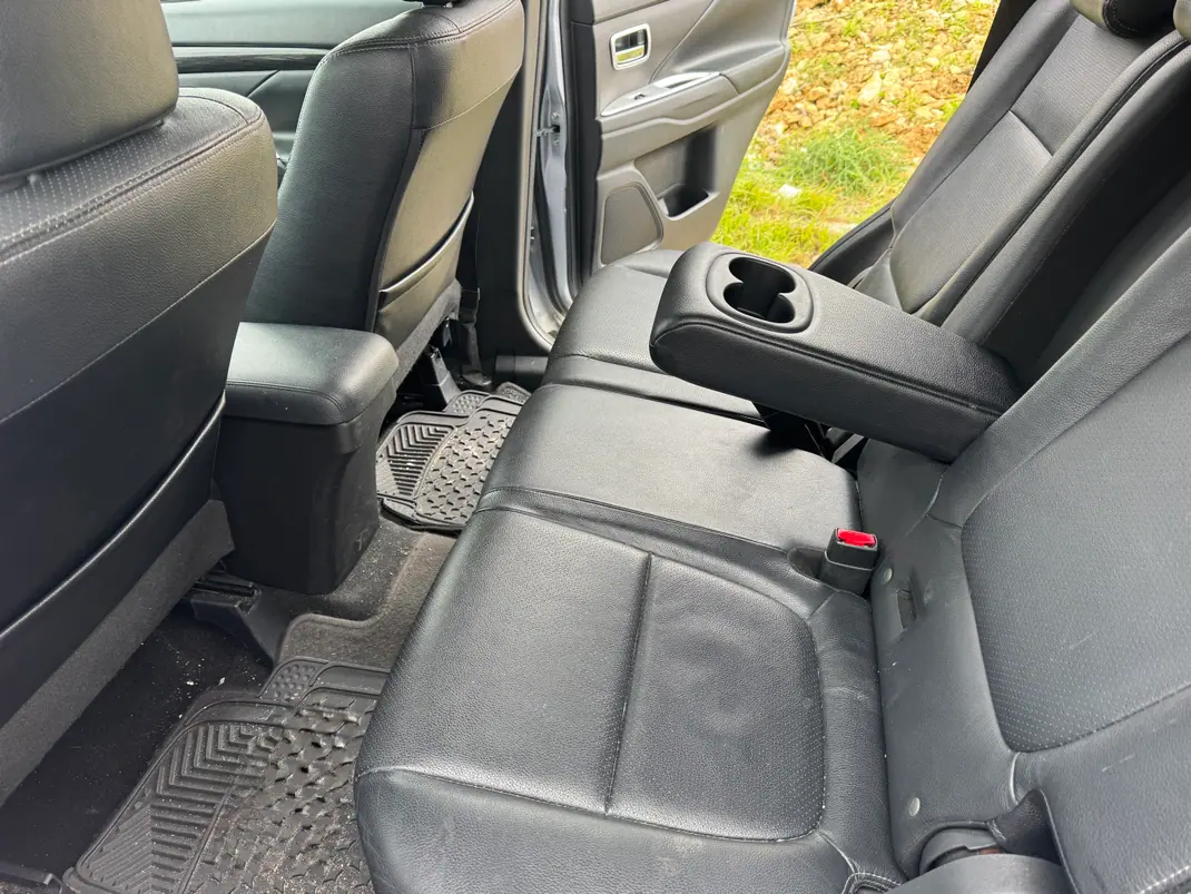 Mitsubishi Outlander 2017 - 15750 EUR, 185000 km - AUTO.MOTO.pt - 185000km - foto 8 de 15