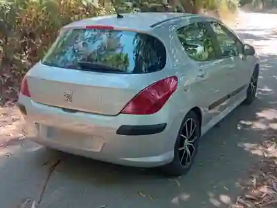 Peugeot 308 2007 - 4200 EUR, 227000 km - AUTO.MOTO.pt - 227000km - foto 4 de 13