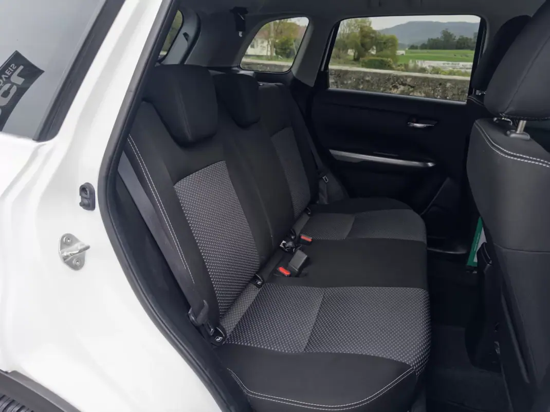 Suzuki Vitara 2019 - 15990 EUR, 77000 km - AUTO.MOTO.pt - 77000km - foto 30 de 32