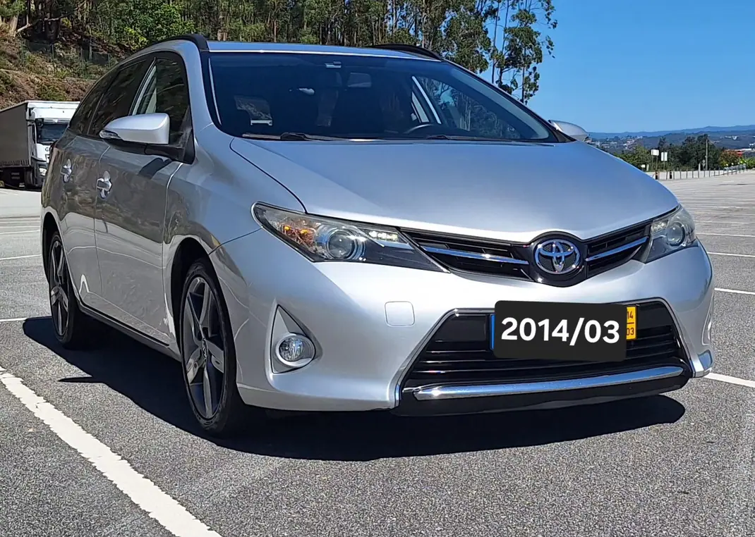 Toyota Auris 2014 - 9990 EUR, 175500 km - foto 1 de 10
