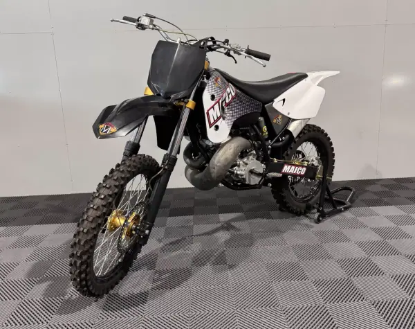 700 2T 1998 Petrol