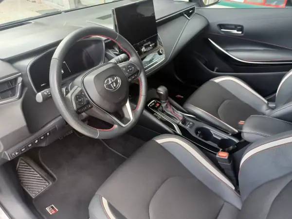 Toyota Corolla 2024 - 38890 EUR, 25995 km - AUTO.MOTO.pt - 25995km - foto 11 de 34