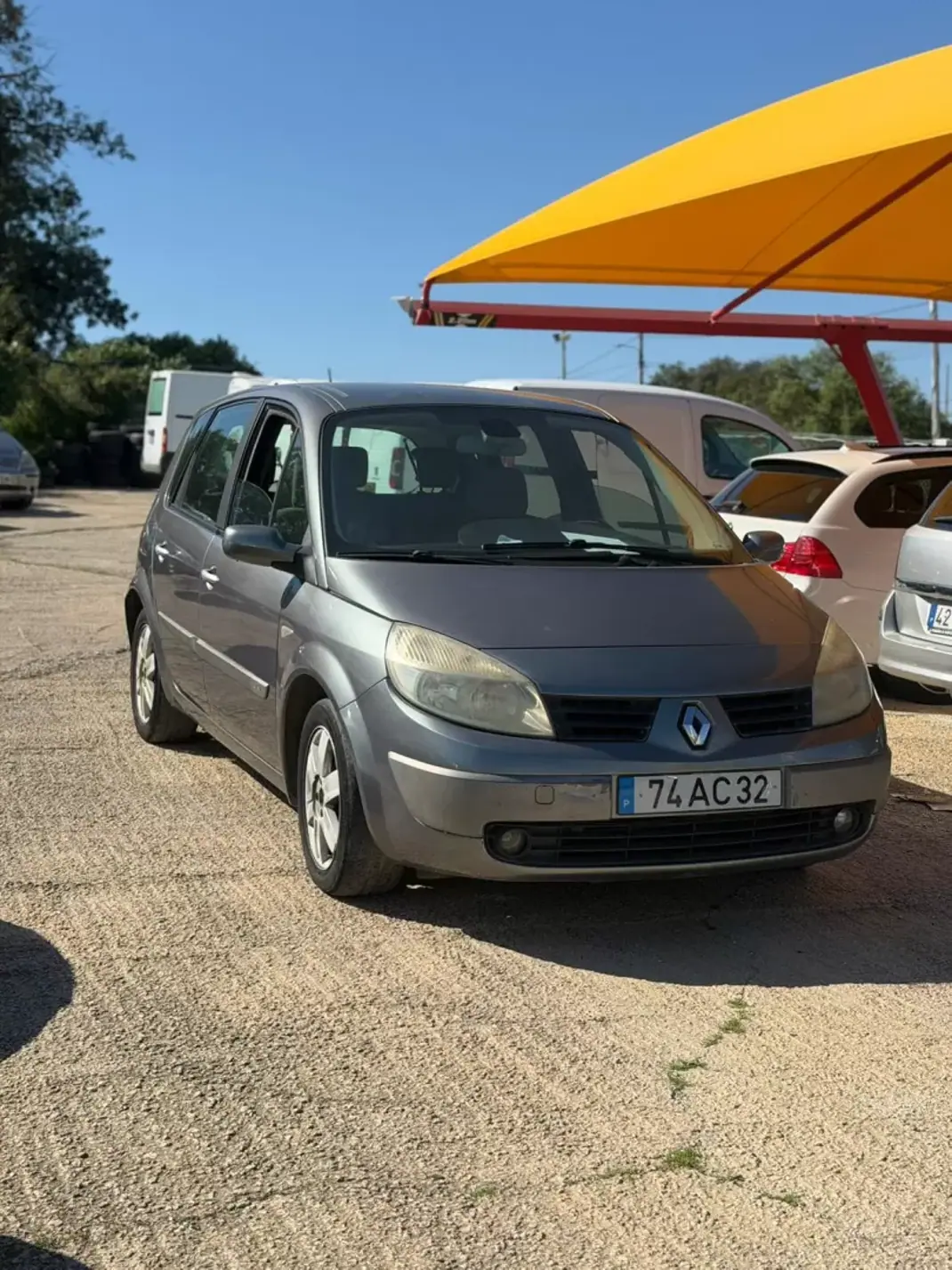 Renault Scénic 2005 - 4900 EUR, 171485 km - AUTO.MOTO.pt - 171485km - foto 1 de 7