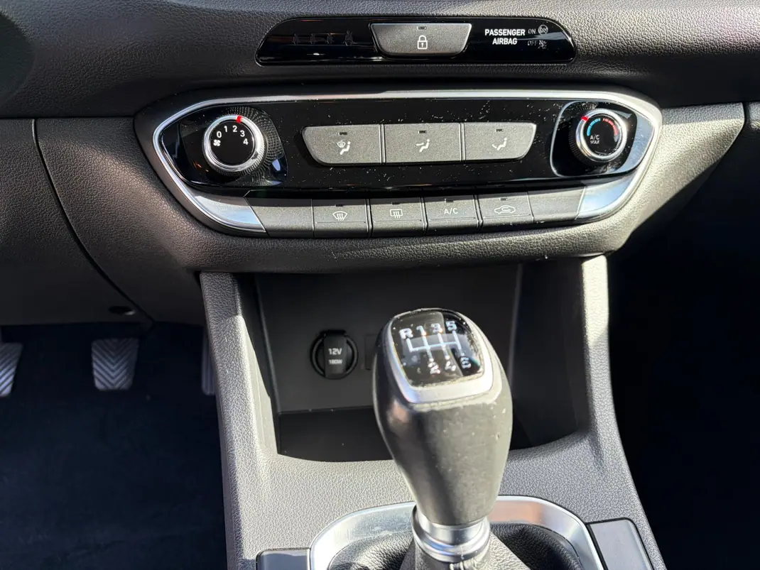 Hyundai i30 CW 2020 - 10900 EUR, 159000 km - AUTO.MOTO.pt - 159000km - foto 9 de 13