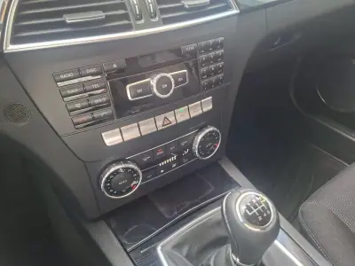 Mercedes-Benz C 200 2011 - 11500 EUR, 221260 km - AUTO.MOTO.pt - 221260km - foto 30 de 32