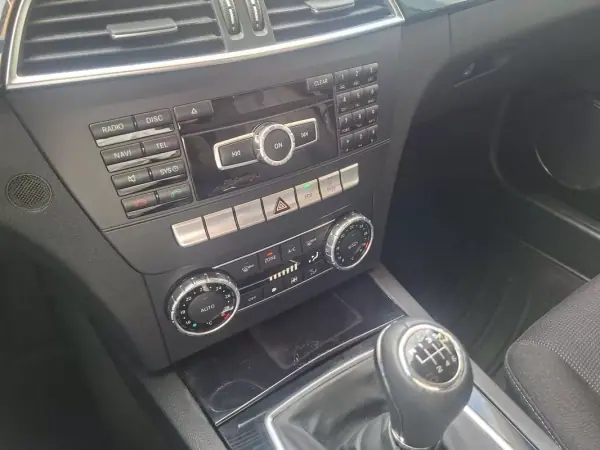 Mercedes-Benz C 200 2011 - 11500 EUR, 221260 km - AUTO.MOTO.pt - 221260km - foto 30 de 32