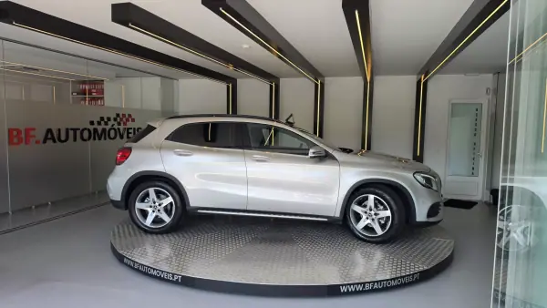 Mercedes-Benz GLA 180 2018 - 24900 EUR, 41570 km - 41570km - foto 8 de 52
