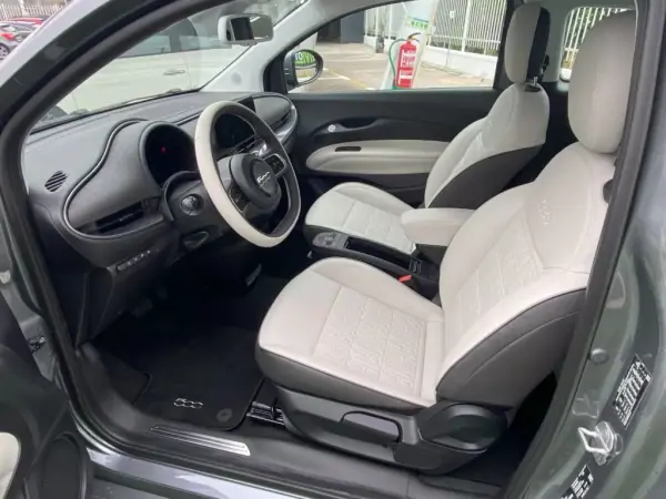 Fiat 500 2024 - 29800 EUR, 17523 km - AUTO.MOTO.pt - 17523km - foto 9 de 19