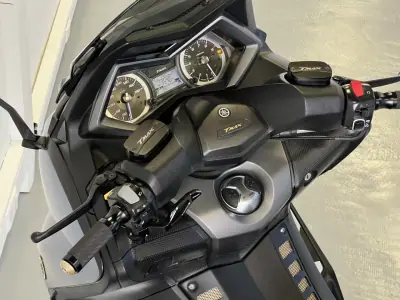 Yamaha TMAX 2016 - 8990 EUR, 27000 km - AUTO.MOTO.pt - 27000km - foto 17 de 35