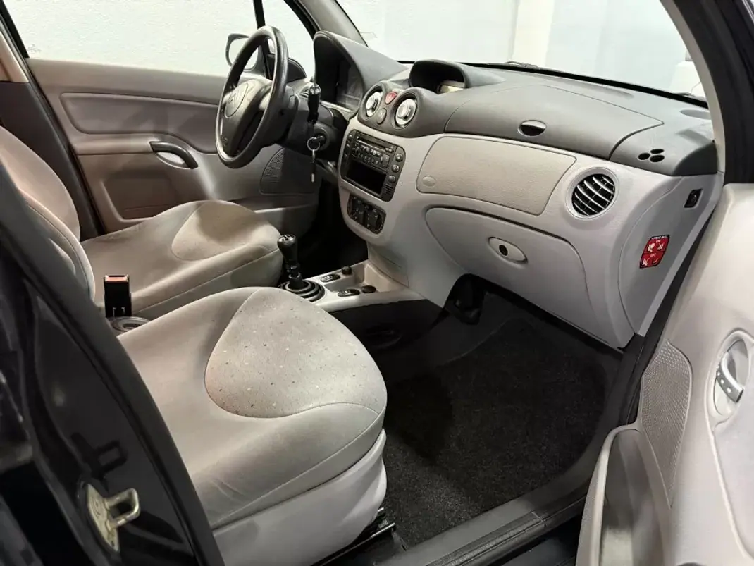 Citroën C3 2002 - 2450 EUR, 174144 km - AUTO.MOTO.pt - 174144km - foto 9 de 16