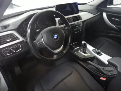BMW 318 2013 - 13990 EUR, 157000 km - AUTO.MOTO.pt - 157000km - foto 8 de 27