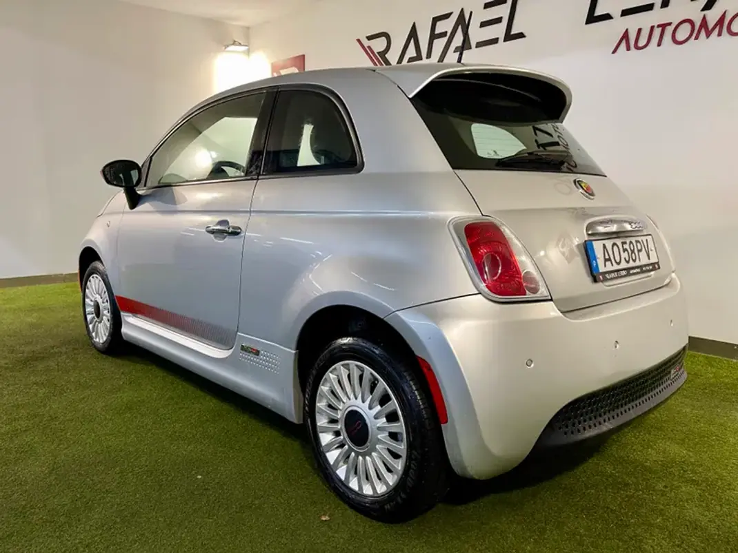 Fiat 500e 2015 - 10750 EUR, 89000 km - AUTO.MOTO.pt - 89000km - foto 7 de 27