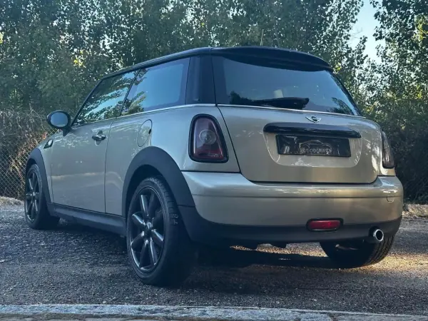 MINI Cooper 2008 - 7999 EUR, 300000 km - AUTO.MOTO.pt - 300000km - foto 30 de 42