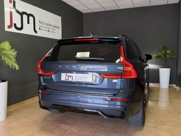 Volvo XC 60 2021 - 42990 EUR, 89987 km - AUTO.MOTO.pt - 89987km - foto 6 de 21