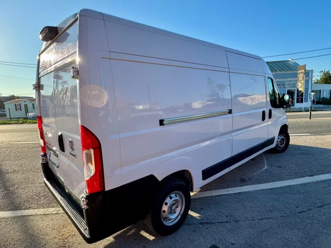 Fiat Ducato 33 MH2 2.2 Mjet 140cv 2022 - 22950 EUR, 126700 km - AUTO.MOTO.pt - 126700km - foto 2 de 10