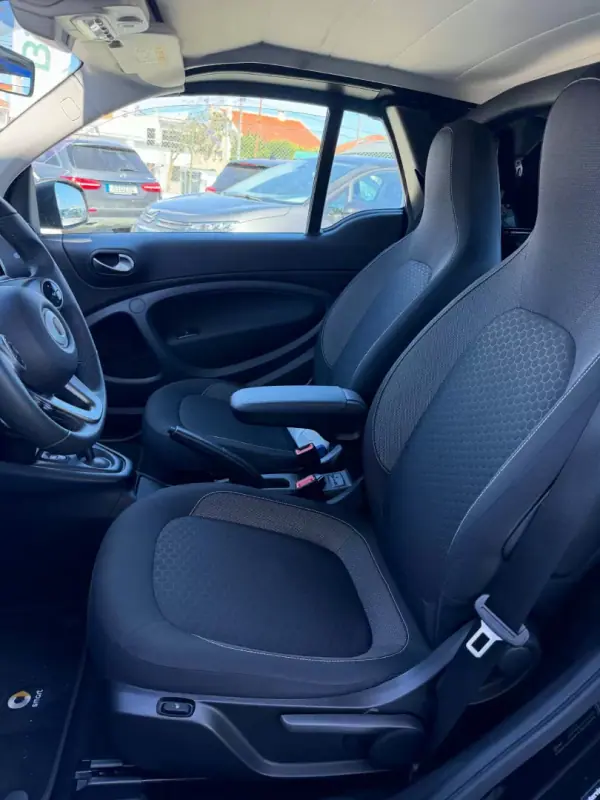 Smart Fortwo Cabrio 2020 - 14980 EUR, 20000 km - AUTO.MOTO.pt - 20000km - foto 4 de 9