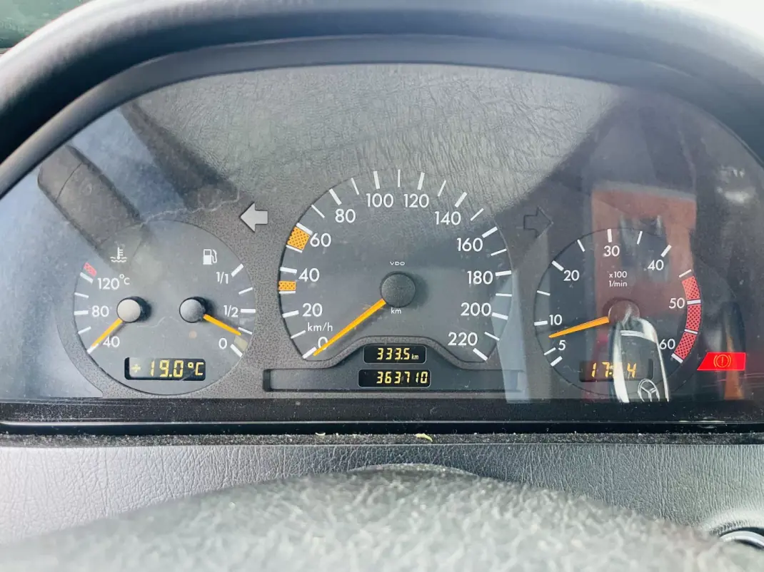 Mercedes-Benz C 200 1998 - 4500 EUR, 363710 km - AUTO.MOTO.pt - 363710km - foto 11 de 12