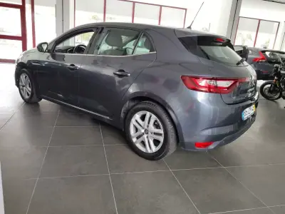 Renault Mégane 2019 - 13490 EUR, 113000 km - AUTO.MOTO.pt - 113000km - foto 4 de 9