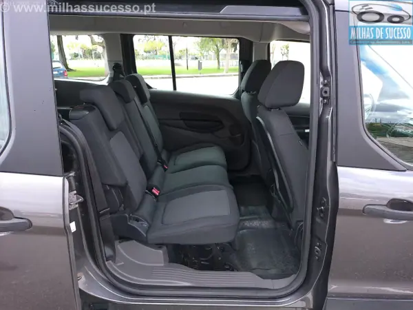 Ford Tourneo Connect 2020 - 19980 EUR, 108000 km - AUTO.MOTO.pt - 108000km - foto 8 de 31
