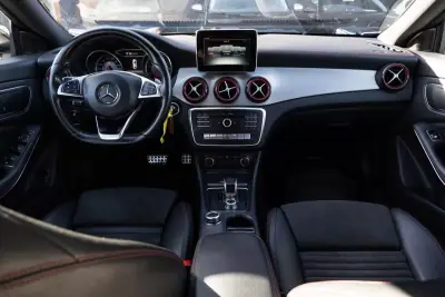 Mercedes-Benz CLA 45 AMG 2016 - 33999 EUR, 135000 km - AUTO.MOTO.pt - 135000km - foto 19 de 31