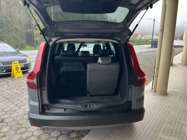 Dacia Jogger 2023 - 17900 EUR, 153000 km - AUTO.MOTO.pt - 153000km - foto 6 de 16