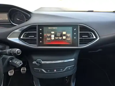 Peugeot 308 SW 2017 - 13750 EUR, 136500 km - AUTO.MOTO.pt - 136500km - foto 17 de 36