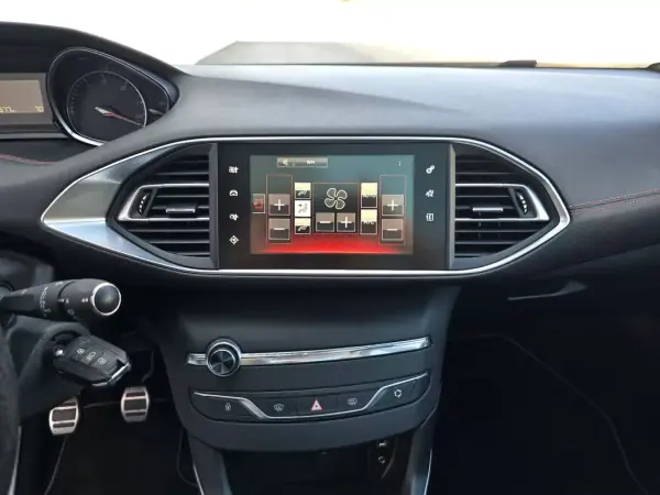 Peugeot 308 SW 2017 - 13750 EUR, 136500 km - AUTO.MOTO.pt - 136500km - foto 17 de 36