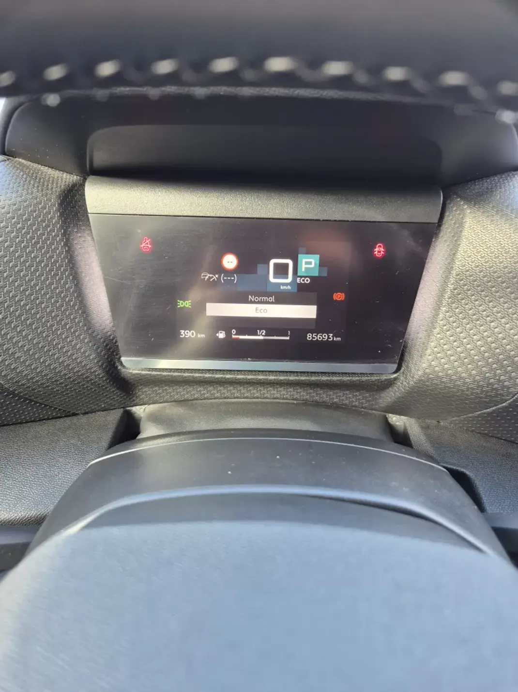 Citroën C4 2022 - 20500 EUR, 85000 km - AUTO.MOTO.pt - 85000km - foto 26 de 39